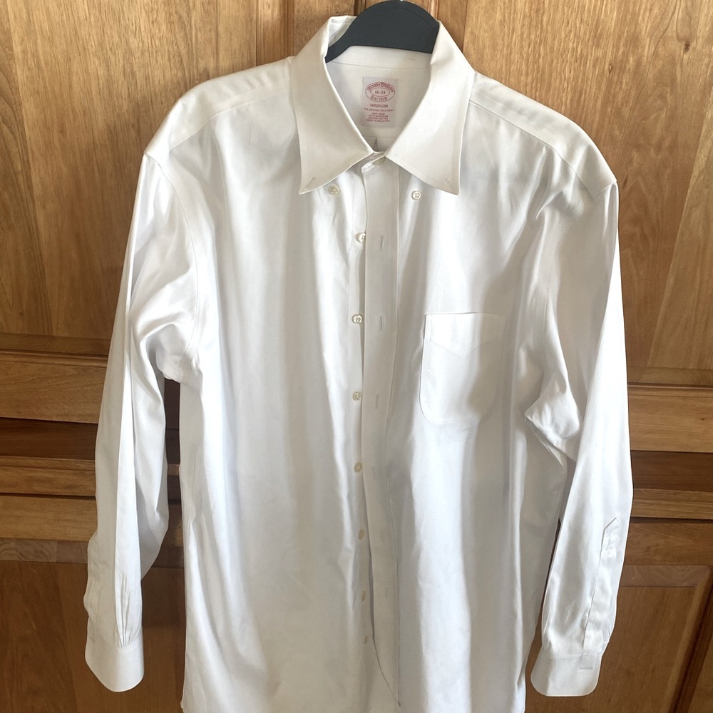 Brooks Brothers crisp/cotton white button down shirt Size16 neck/33 sleeve.